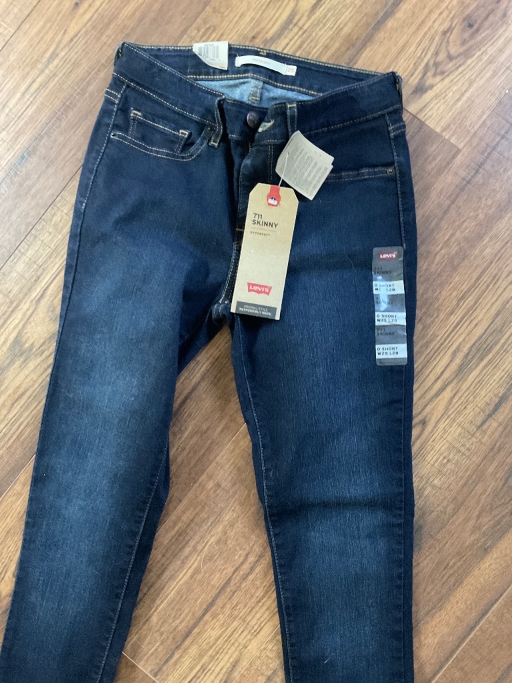 Levi’s 711 skinny jeans 25. Midrise NEW